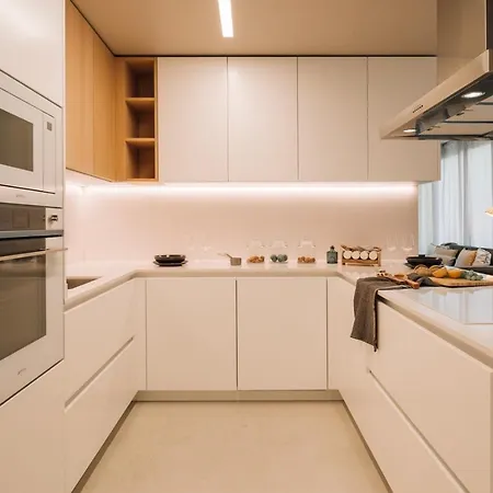 Terracina - 2 Bedrooms And Terrace In Campolide Διαμέρισμα *