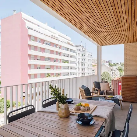 Terracina - 2 Bedrooms And Terrace In Campolide Διαμέρισμα