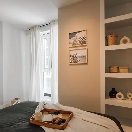 Terracina - 2 Bedrooms And Terrace In Campolide Daire