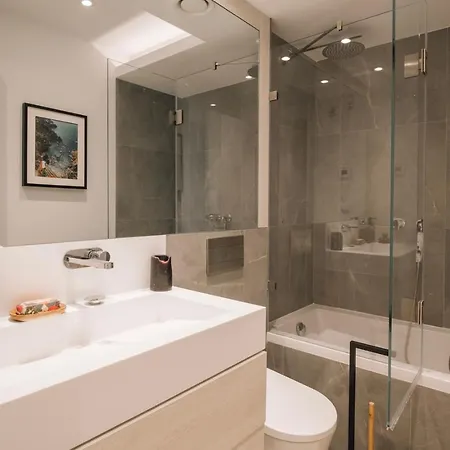 Terracina - 2 Bedrooms And Terrace In Campolide דירה ליסבון