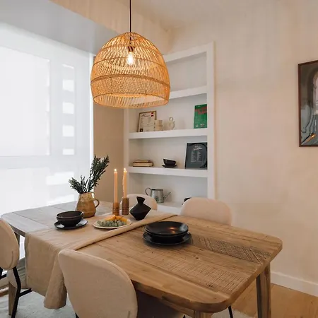Terracina - 2 Bedrooms And Terrace In Campolide * ליסבון